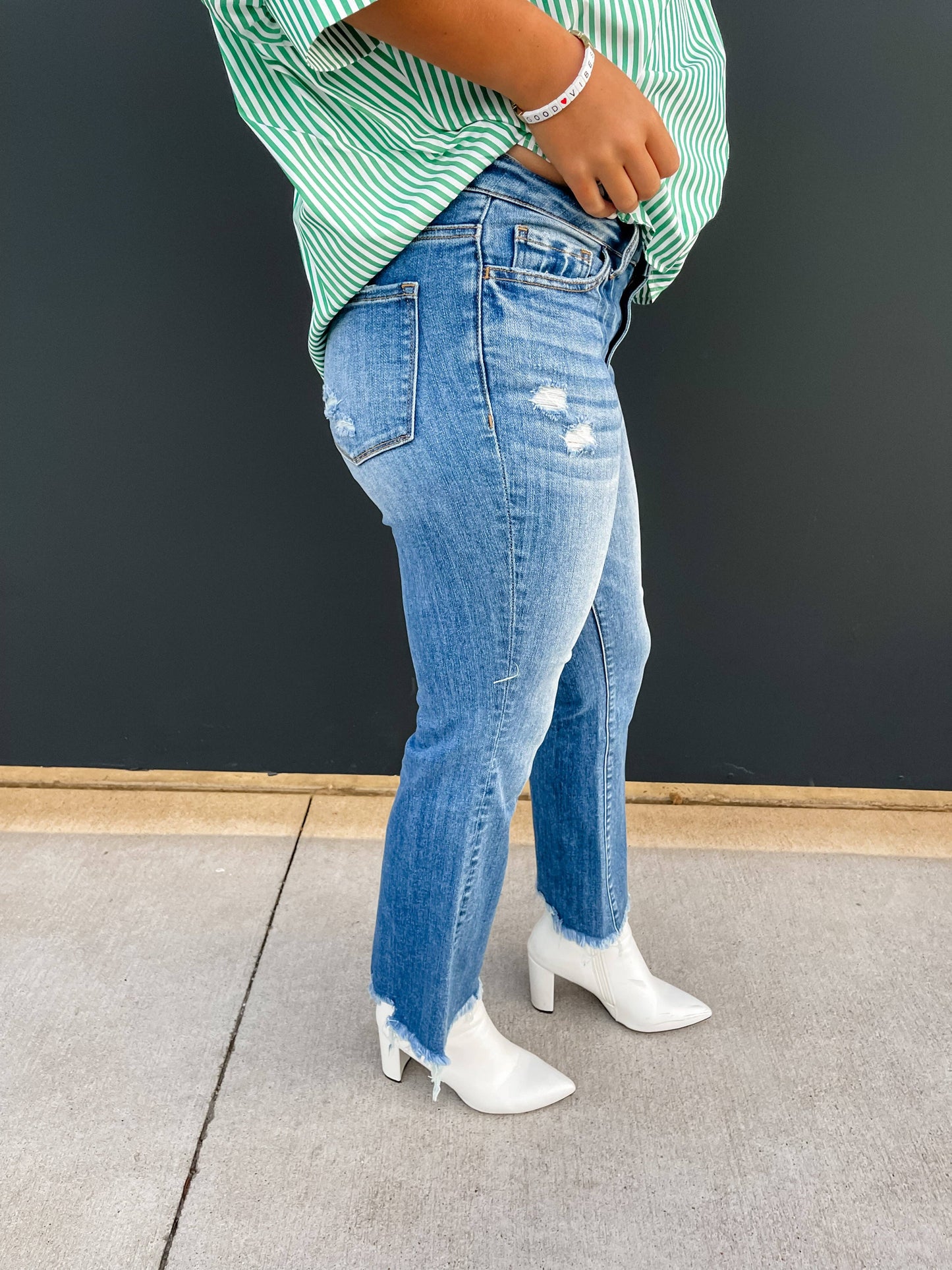 LOGAN CROP FLARE JEANS