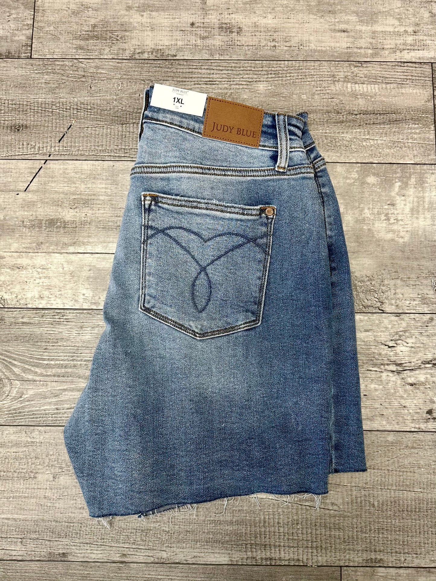Daisy Curve Denim Shorts