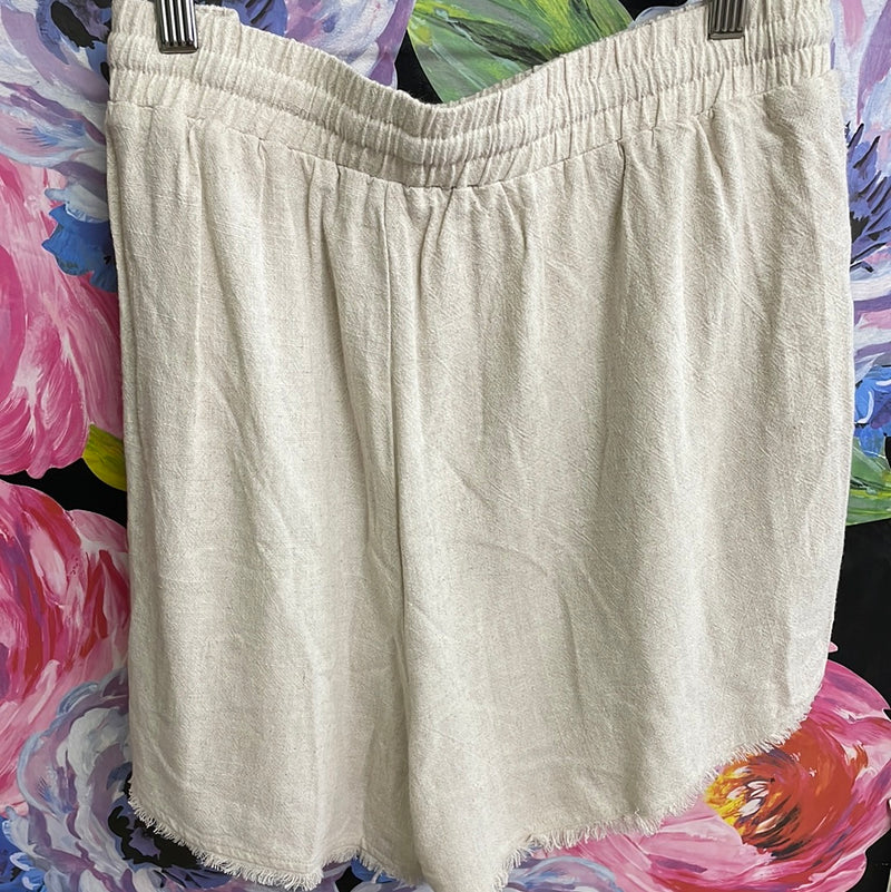 Curvy Linen Shorts
